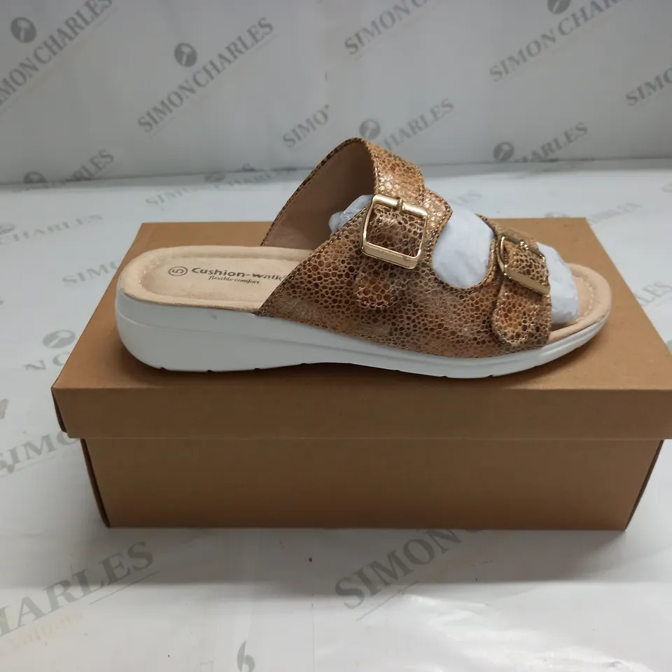 BOXED PAIR OF CUSHION WALK STRAPPY SANDALS IN GOLD - 5