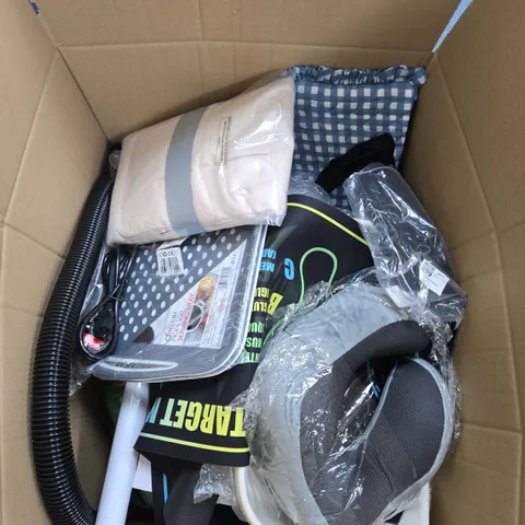 APPROXIMATELY 25 ASSORTED HOUSEHOLD PRODUCTS TO INCLUDE HOOVER PARTS, NECK PILLOWS AND SERVING TRAYS - COLLECTION ONLY 