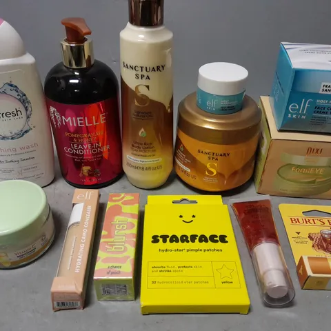 APPROX 15 ASSORTED BEAUTY PRODUCTS TO INCLUDE FEMFRESH WASH, SANCTUARY SPA LOTION, BURT'S BEES LIP BALM, ETC 