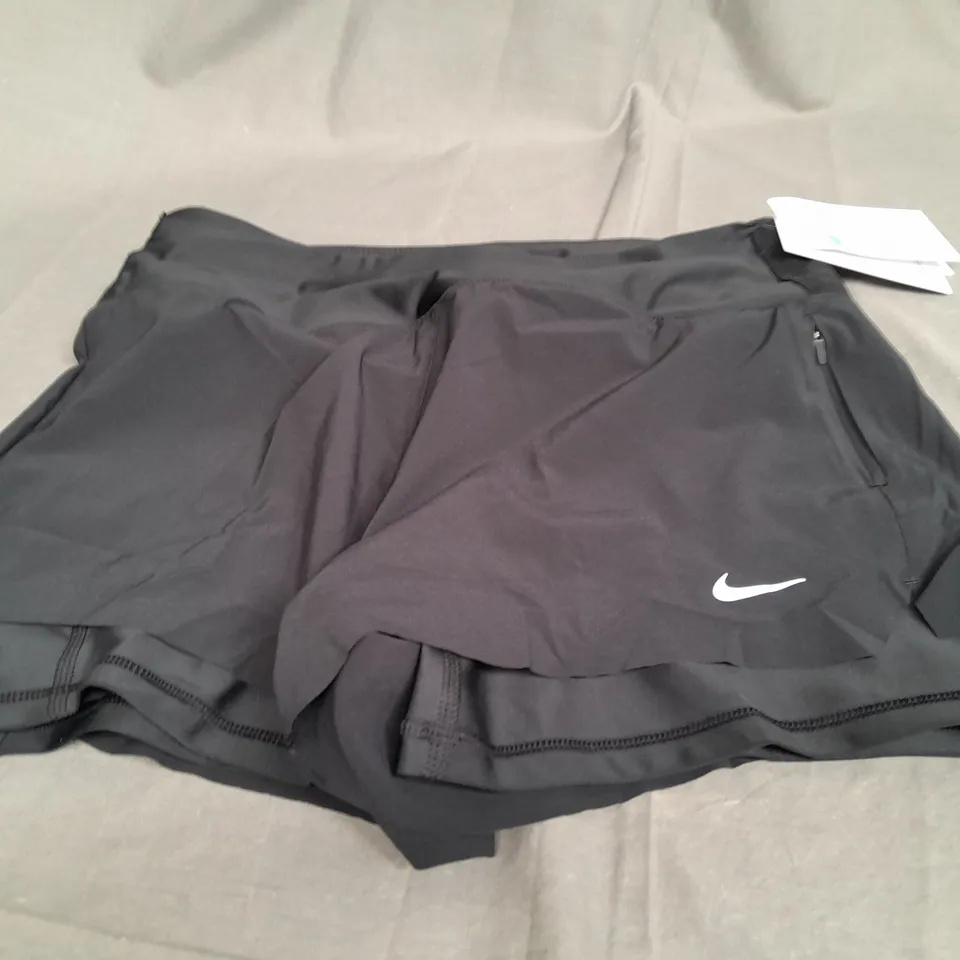 NIKE DRI FIT BLACK SHORTS - MEDIUM