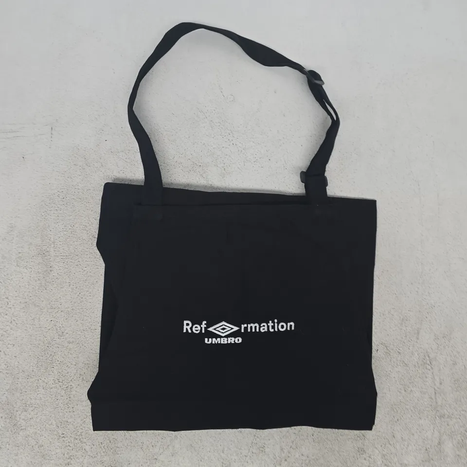REFORMATION UMBRO APRON IN BLACK SIZE UNSPECIFIED