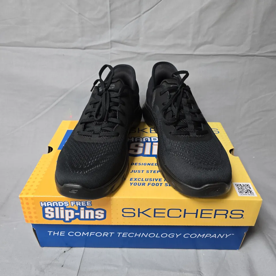 SKECHERS HANDS FREE SLIP-INS BLACK SNEAKERS (UK 7)