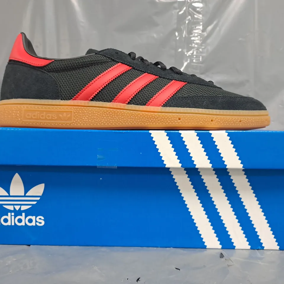 BOXED PAIR OF ADIDAS HANDBALL SPEZIAL SHOES IN BLACK/RED SIZE UK 11