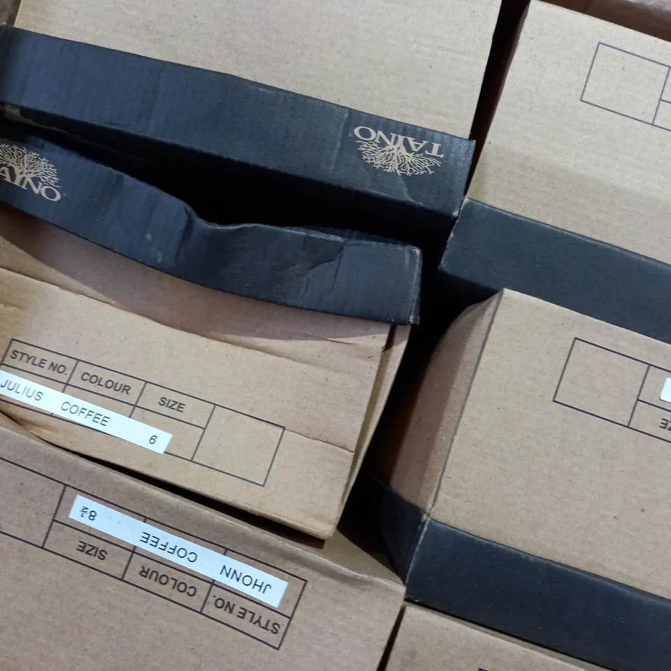 APPROXIMATLY 12 BOXED PAIR OF ASSORTED TAYNO BY FERNANDO ALDAZ DRESS COFFEE COLOUR SHOES IN VARIOUS SIZES TO INCLUDE SIZE 8.5