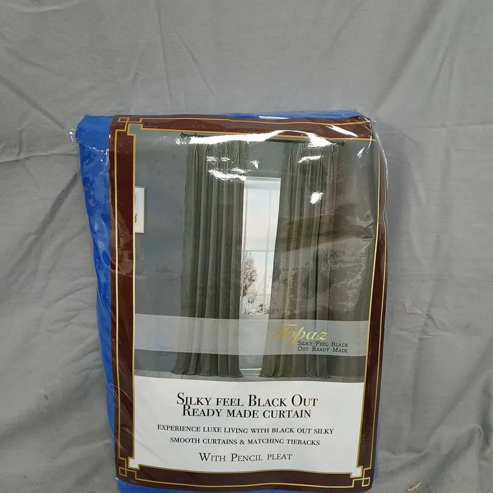 BOX OF APPROX 10 TOPAZ SILKY FEEL BLACK OUT READY MADE CURTAIN – PENCIL PLEAT
