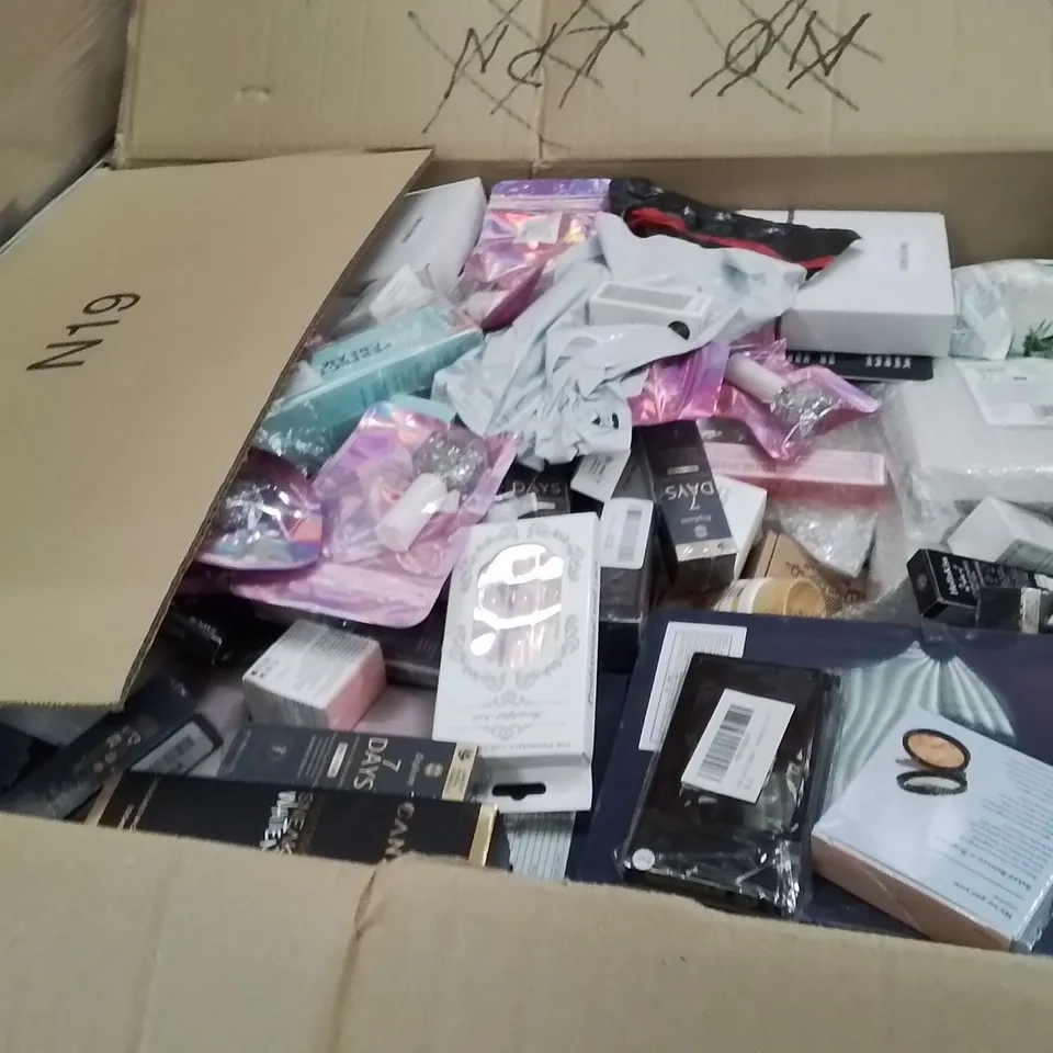 PALLET CONTAINING A LARGE QUANTITY OF COSMETIC PRODUCTS TO INCLUDE;FACEMASK,EYELASH EXTENSIONS,CREAM