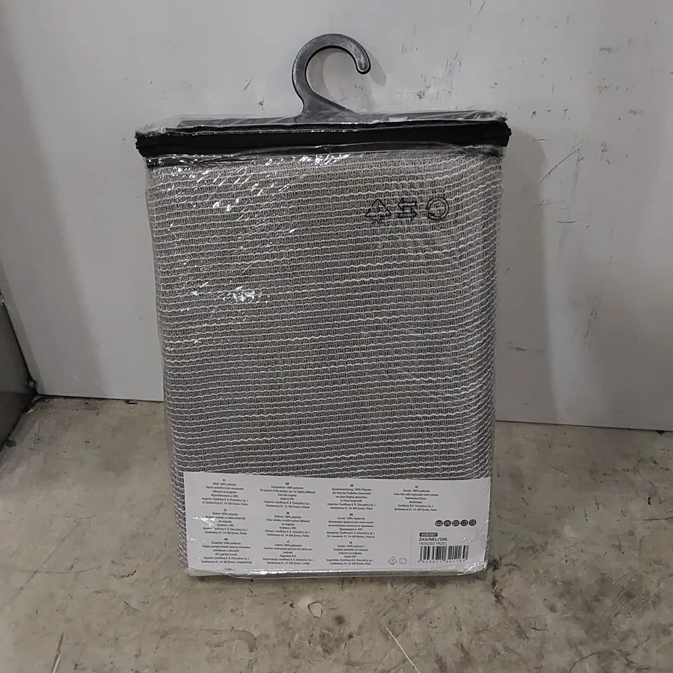 BAGGED WICKSHAM SEMI SHEER EYELET CURTAINS // SIZE: 140 X 250cm