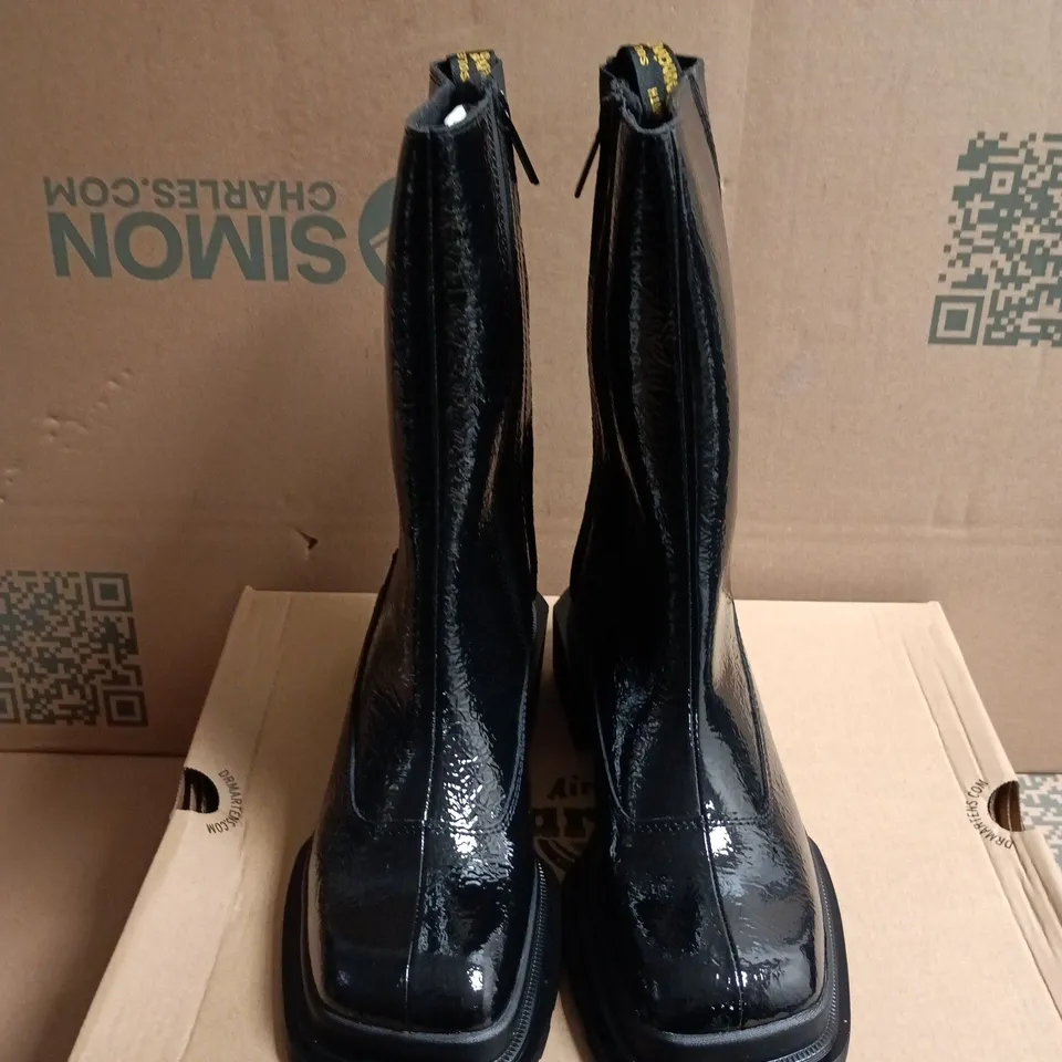 BOXED PAIR OF DR. MARTENS BLACK PATENT LEATHER BOOT – UK SIZE 5
