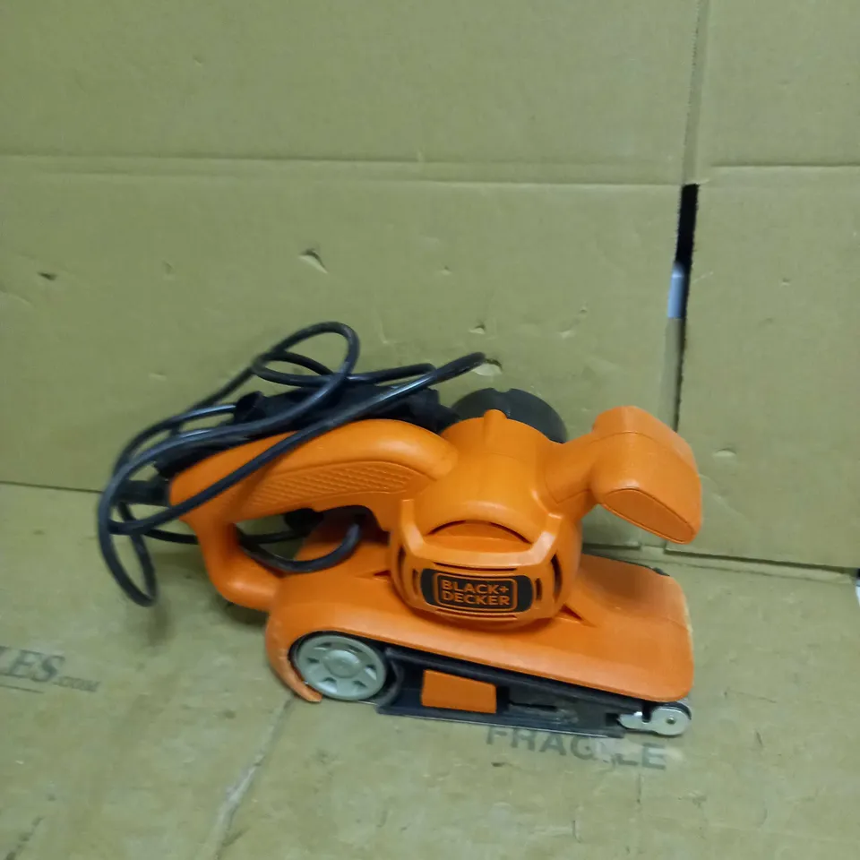 BLACK & DECKER 720W BELT SANDER 