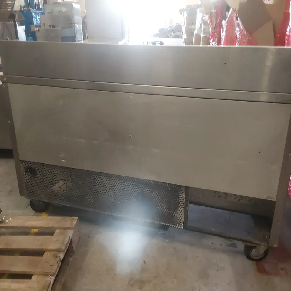 TRUE COMMERCIAL 2 DOOR BENCH SALADETTE