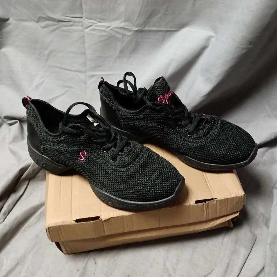 WOMEN'S BLACK MESH TRAINERS WITH PINK SPORT  LOGO SIZE EU 40 