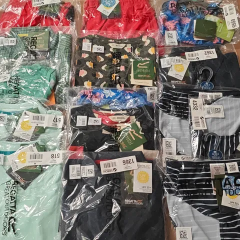 LOT OF 15 ASSORTED BRAND NEW REGATTA ITEMS IN VARIOUS STYLES AND SIZES