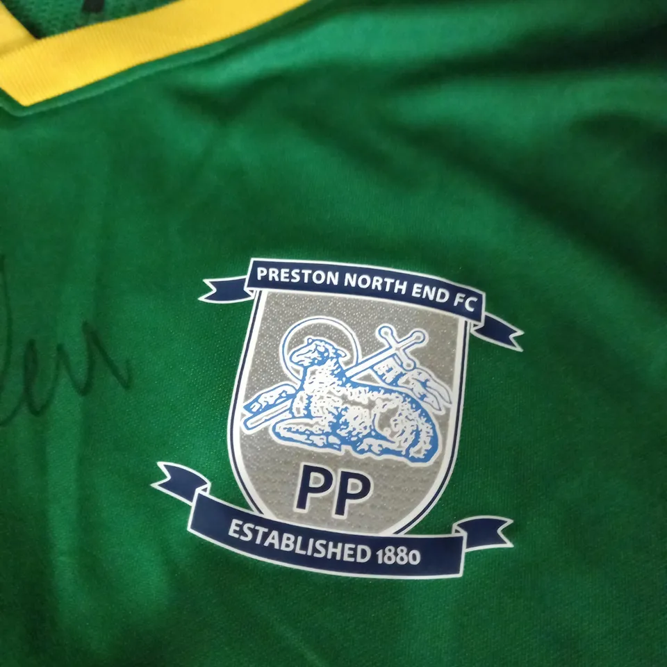 SIGNED PRESTON NORTH END FOOTBALL SHIT SIZE L