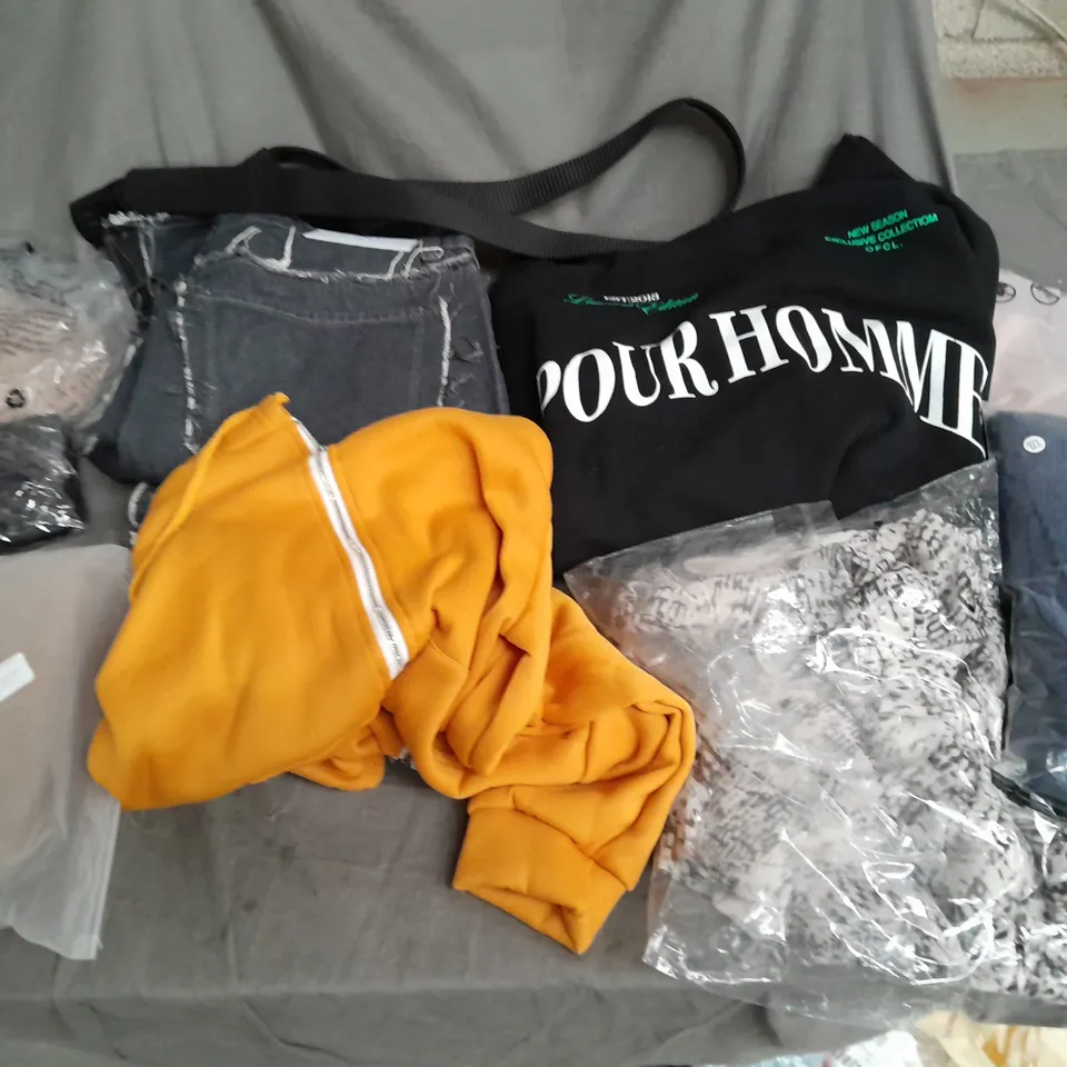 LARGE BOX OF ASSORTED CLOTHING ITEMS IN VARIOUS STYLES, COLOURS AND SIZES