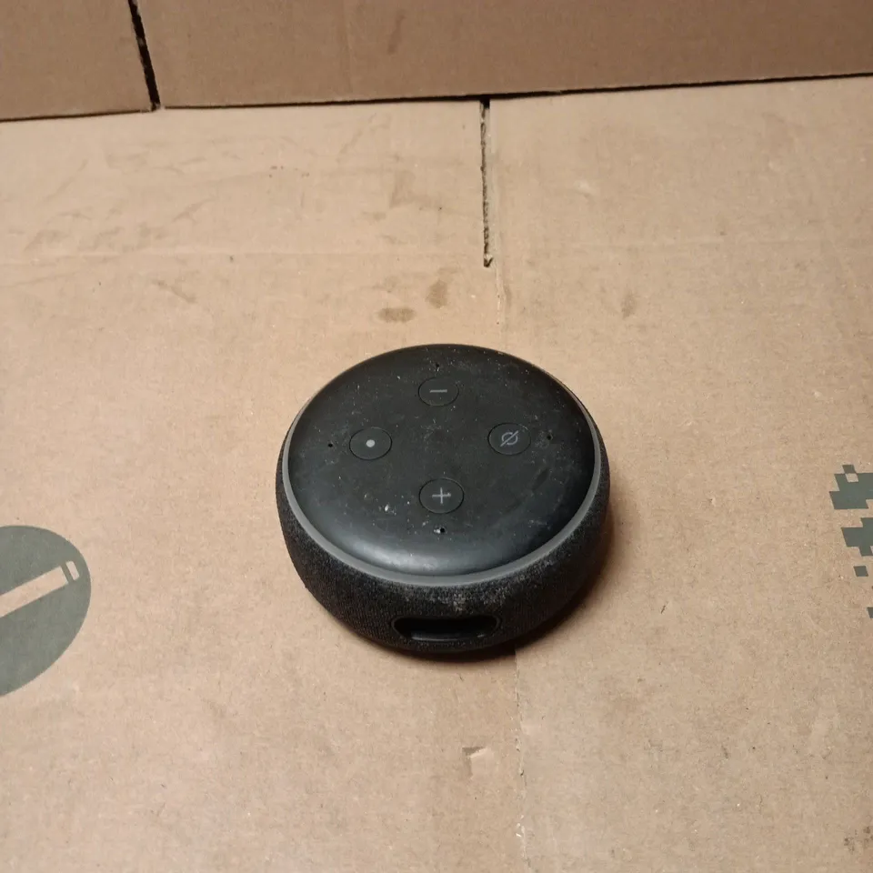 AMAZON ECHO DOT UNBOXED