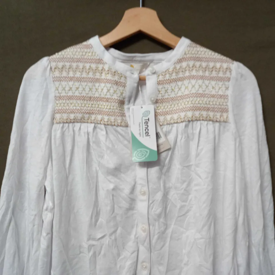 BODEN BUTTON UP TOP HALF TEXTURED DESIGN TOP IN WHITE - UK 6
