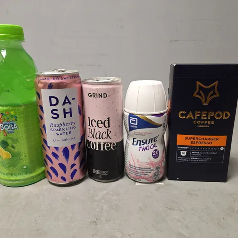 APPROXIMATELY 12 ASSORTED FOOD & DRINK ITEMS TO INCLUDE - CAFEPOD , GRIND ICED BLACK COFFEE , DA-SH RASPBERRY SPARKLING WATER ETC