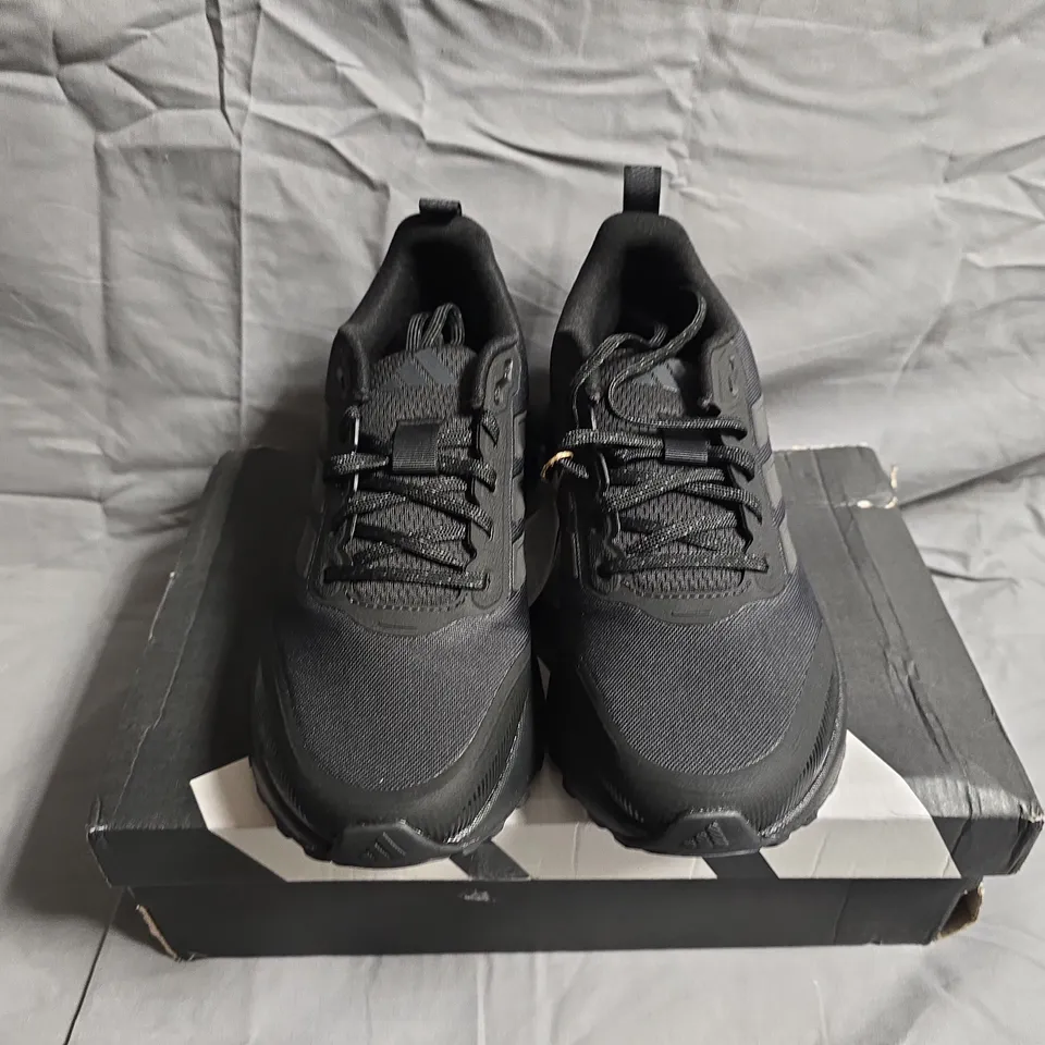 BOXED PAIR OF ADIDAS RUNFALCON TRAINERS - UK SIZE 6 - WOMENS