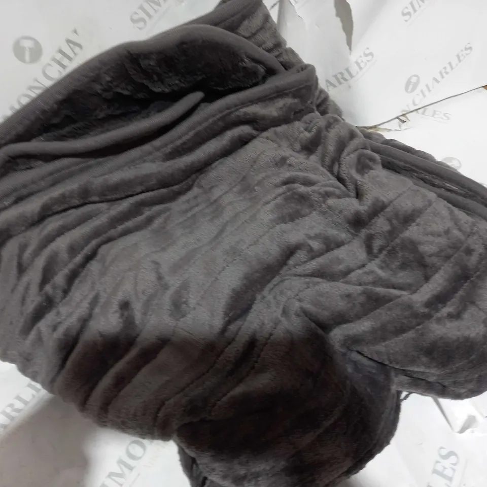 COZEE HOME VELVETSOFT HEATED THROW IN CHARCOAL 