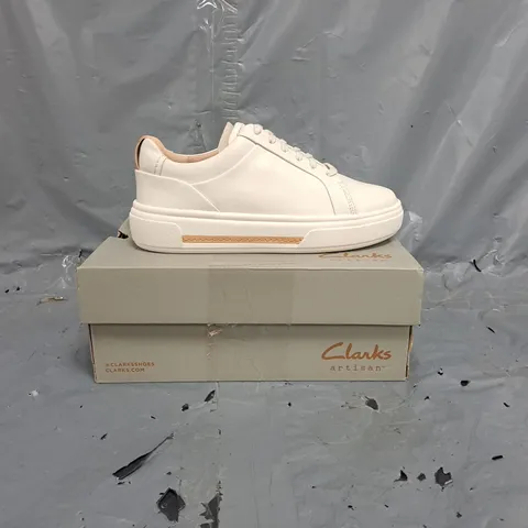 BOXED PAIR OF CLARKS ARTISAN SHOES IN WHITE SIZE UK 4