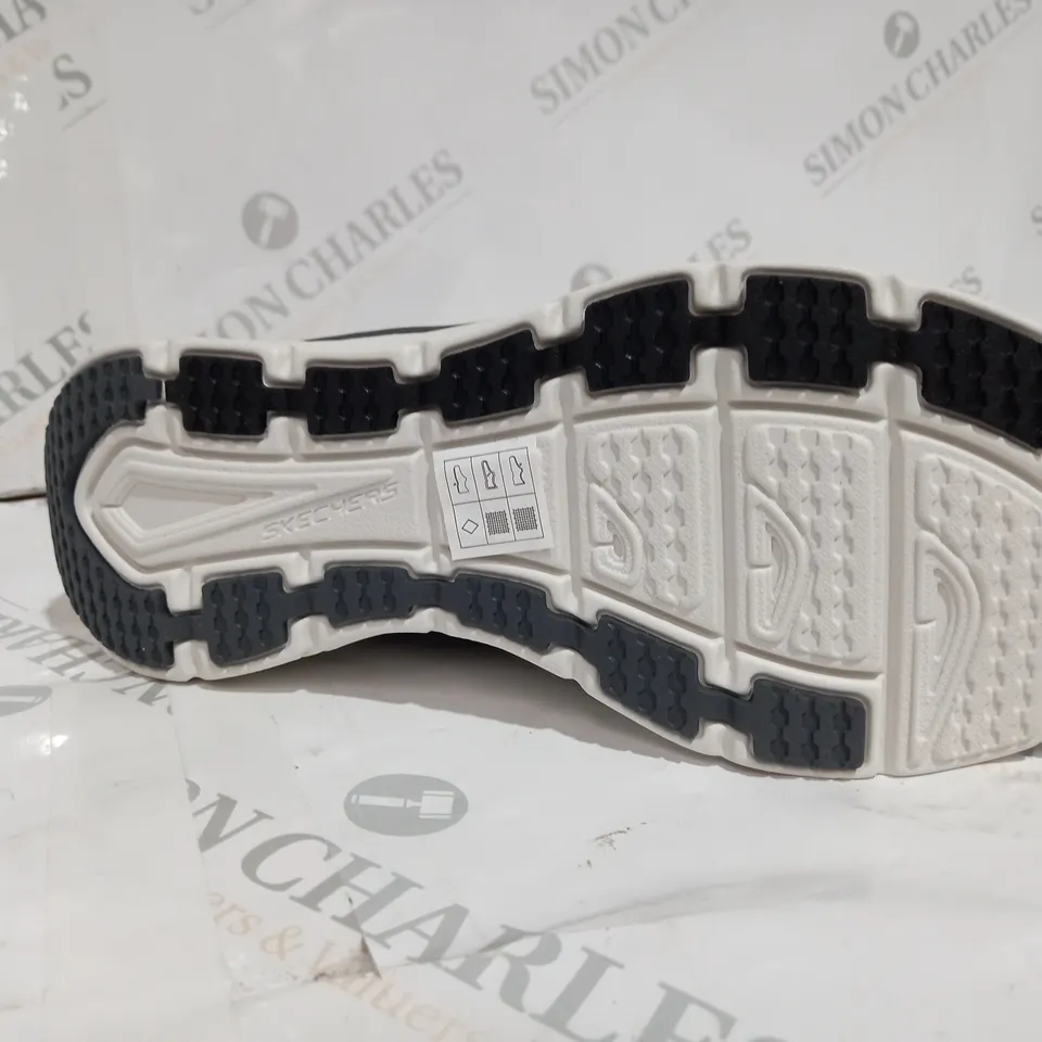 BLACK SKETCHER TRAINERS SIZE 6 AND HALF