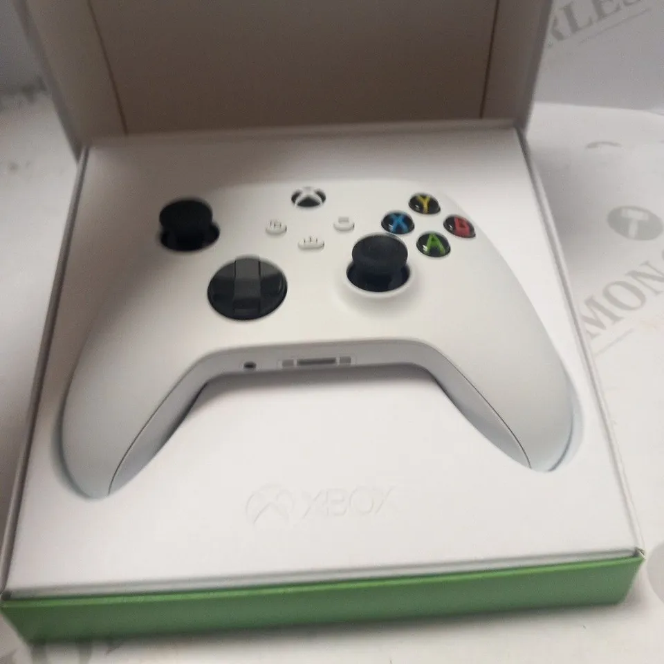BOXED XBOX ROBOT WHITE WIRELESS CONTROLLER