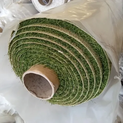 ROLL OF QUALITY ROYAL GRASS - ALLURE 200 FAKE GRASS // SIZE UNSPECIFIED