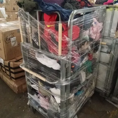 CAGE TO CONTAIN A LARGE QUANTITY OF CLOTHING PRODUCTS. BRANDS, CONDITIONS AND SIZES VARY