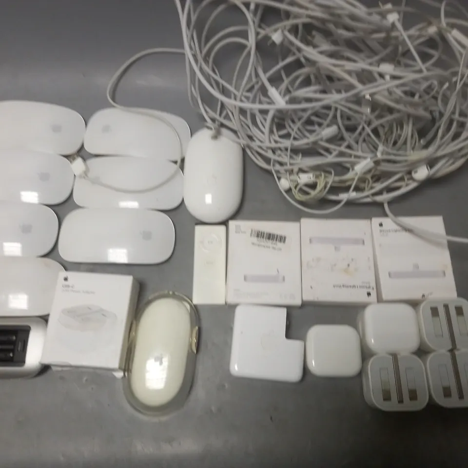 LARGE QUANTITY OF ASSORTED APPLE ACCESSORIES TO INCLUDE WIRELESS MOUSE, POWER ADAPTERS, LIGHTENING DOCKS AND WIRED EARPHONES