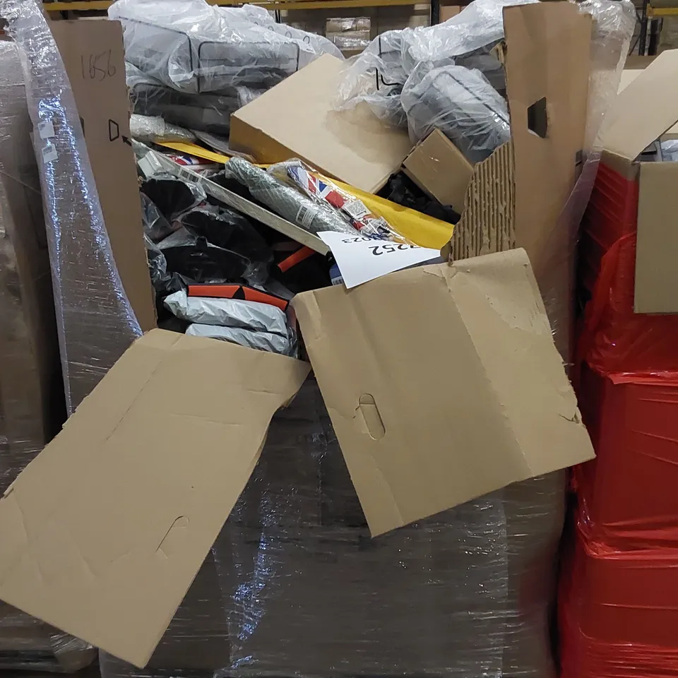 PALLET OF ASSORTED HOUSEHOLD ITEMS AND CONSUMER PRODUCTS. INCLUDES MANUAL AIR PUMPS, UNION JACK FLAGS, DISH DRAINER RACKS ETC 