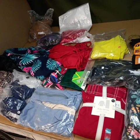 LOT OF APPROX 20 ASSORTED CLOTHING ITEMS TO INCLUDE JUMPERS, JEANS AND T-SHIRTS
