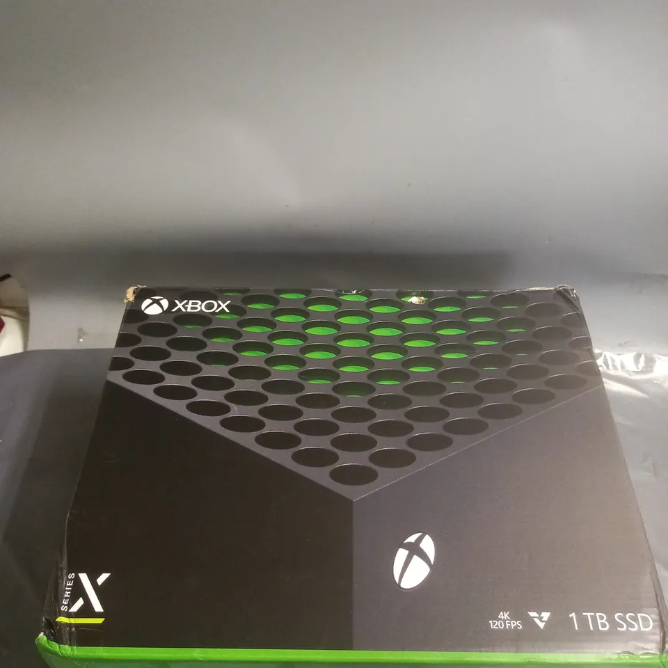 XBOX SERIES X 1TB SSD GAMES CONSOLE WITH CONTROLLER AND POWER LEADS