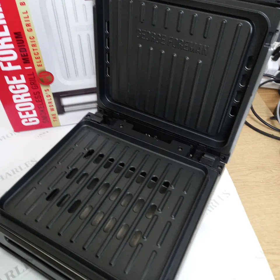 GEORGE FOREMAN SMOKELESS GRILL - MEDIUM