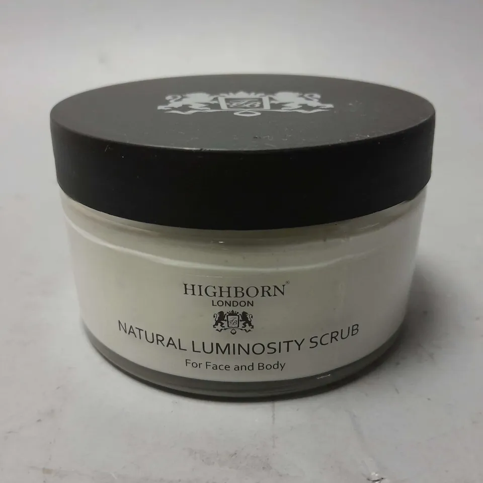 HIGHBORN LONDON NATURAL LUMINISITY SCRUB (220ml)