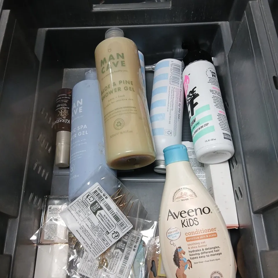 APPROXIMATEY 20 ASSORTED HEALTH AND BEAUTY PRODUCTS TO INCLUDE DOVE BODY WASH, DR SQUATCH DEODORANT STICK AND MAN CAVE BODY SCRUB