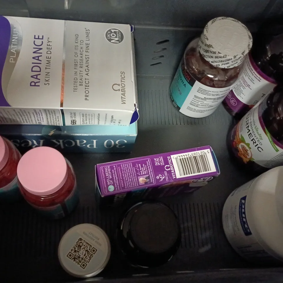 APPROXIMATELY 15 ASSORTED FOOD SUPPLEMENT AND HEALTH ITEMS TO INCLUDE MY PROTEIN, COLLAGEN, BEEF LIVER, ETC
