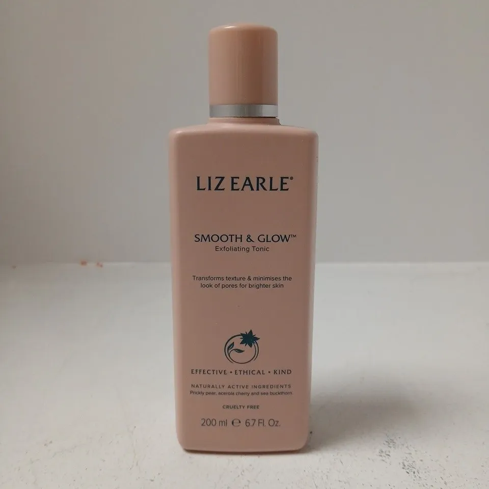 LIZ EARLE SMOOTH & GLOW EXFOLIATING TONIC – 200ML