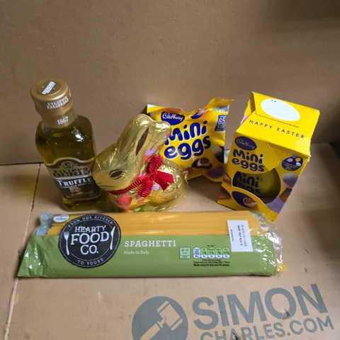 APPROXIMATELY 12 ASSORTED FOOD & DRINK ITEMS TO INCLUDE MINI EGGS, SPAGHETTI, FILIPPO BERIO TRUFFLE OLIVE OIL, ETC - COLLECTION ONLY