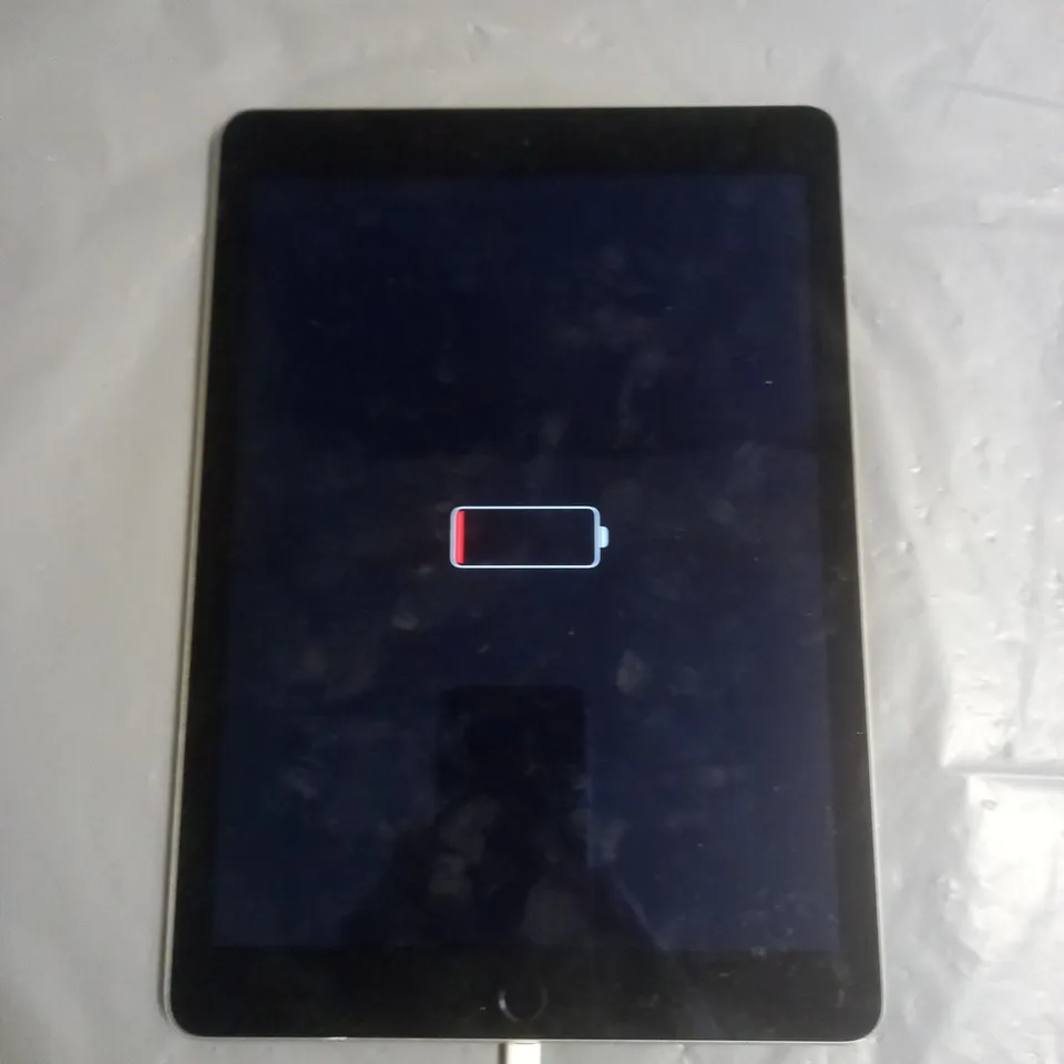 UNBOXED APPLE IPAD A1566 TABLET