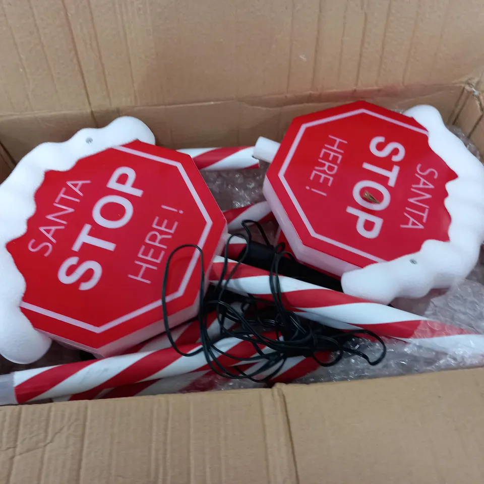 BOXED FESTIVE SET OF PRELIT SANTA STOP HERE STAKES