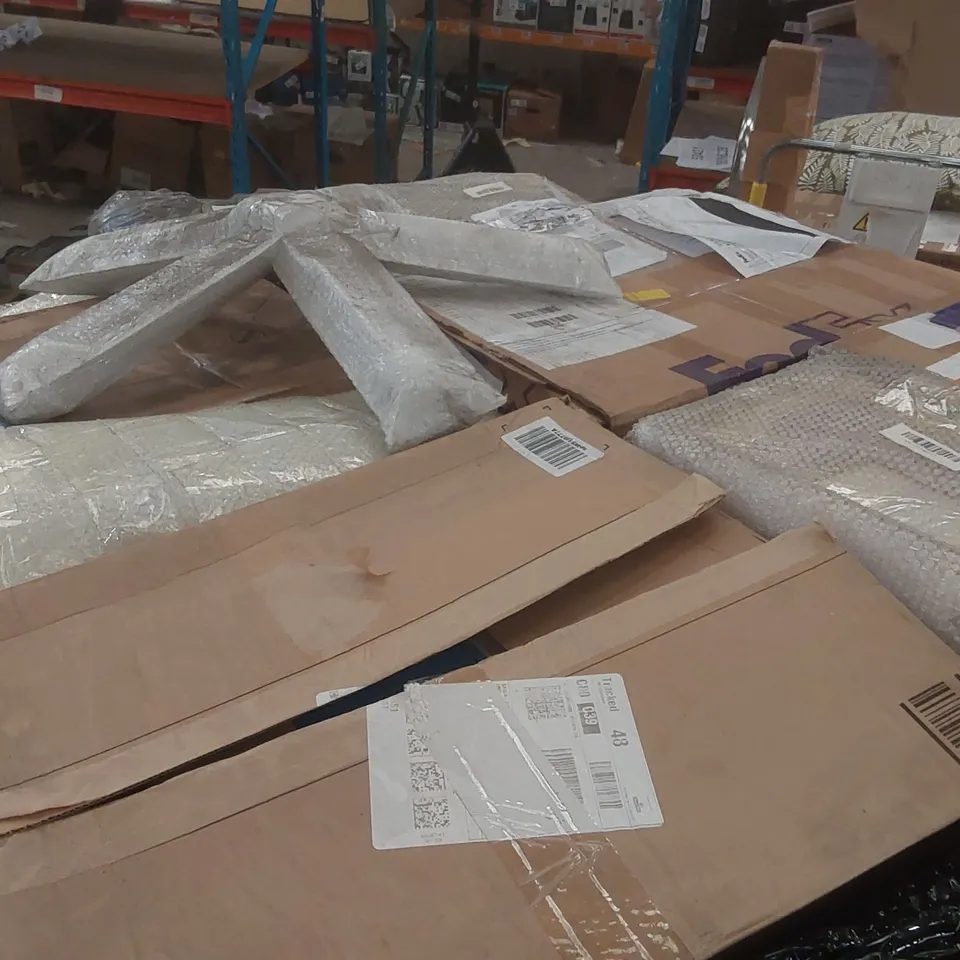 PALLET CONTAINING A VERY LARGE QUANTITY OF ASSORTED FURNITURE ITEMS INCLUDING: OFFICE CHAIRS ECT