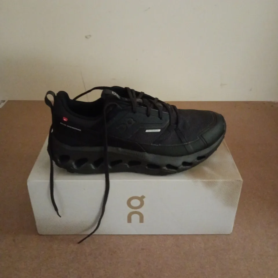 BOXED PAIR OF ON CLOUDHORIZON WP IN BLACK - UK 7