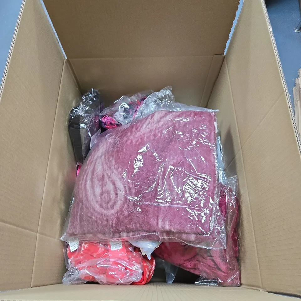 BOX OF APPROXIMATELY 20 ITEMS OF CLOTHING , SHOES AND ACCESSORIES  IN VARIOUS STYLES , SIZES AND COLOURS