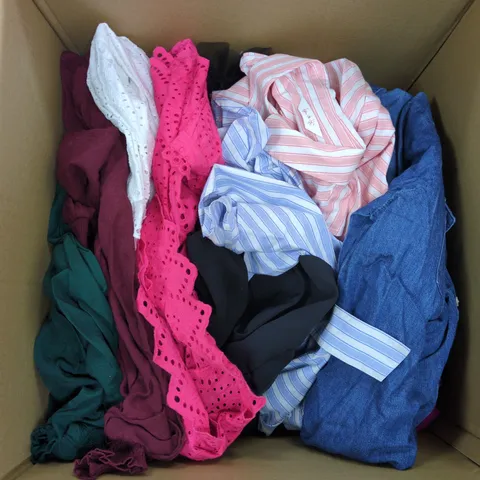 A BOX OF APPROXIMATELY 25 MIX WOMEN CLOTHING