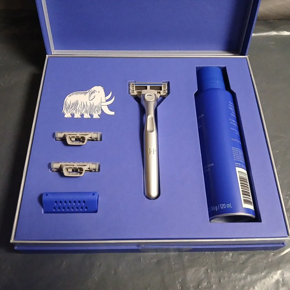 HARRY'S PLUS GIFT SET – RAZOR, SHAVE GEL & CARTRIDGES (BOXED)