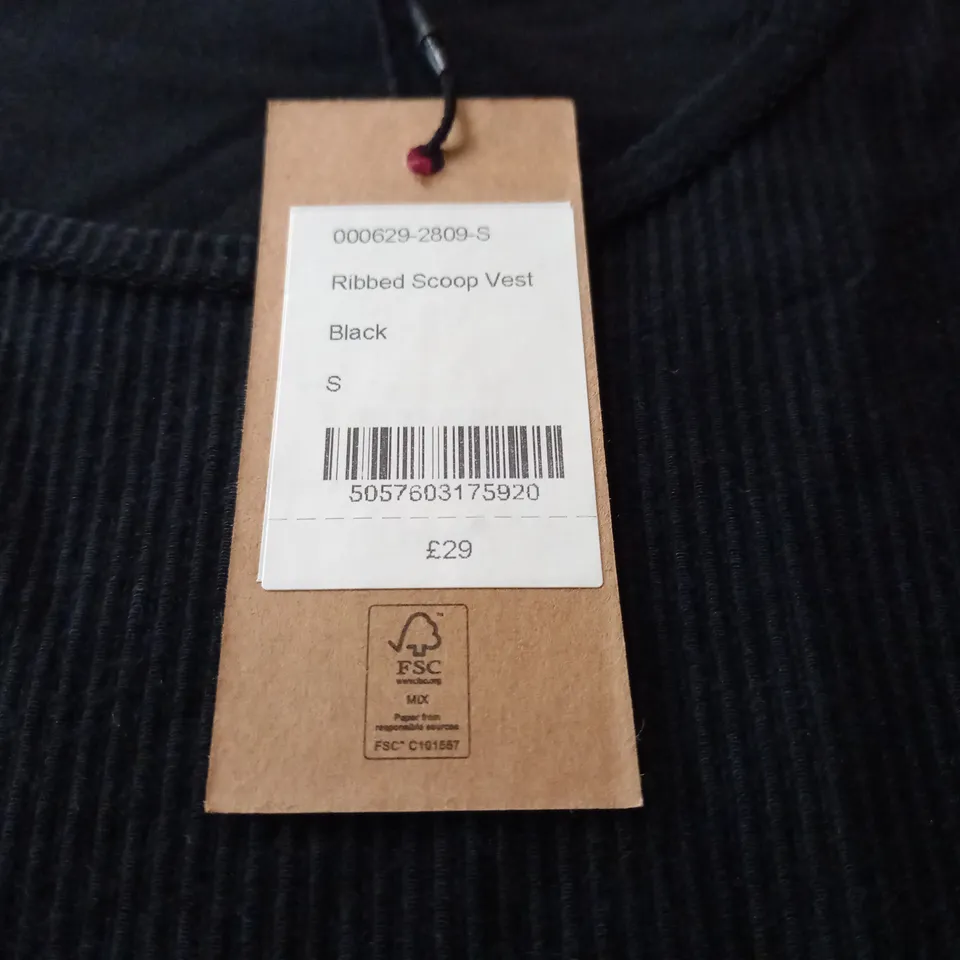 HUSH RIBBED SCOOP VEST IN BLACK - S
