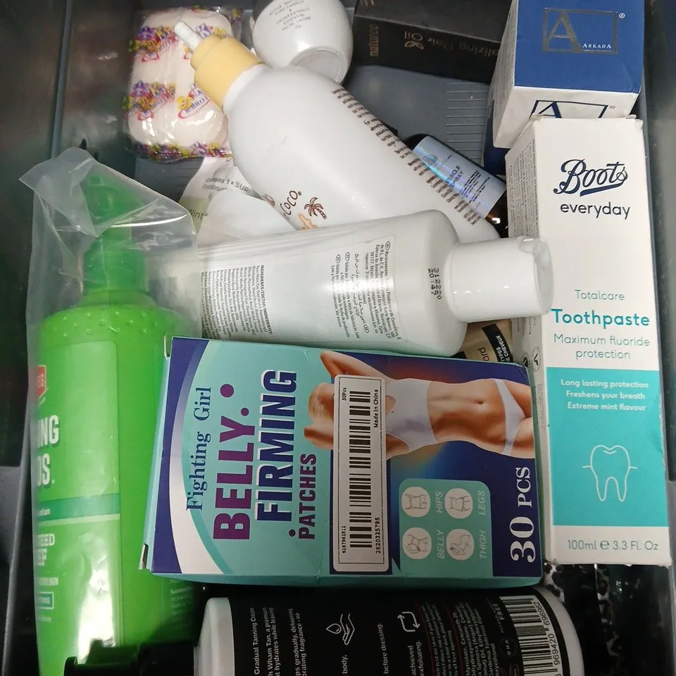 APPROXIMATEY 20 ASSORTED HEALTH AND BEAUTY PRODUCTS TO INCLUDE CLAIRE'S PRESS ON NAILS, CROENT TOOTHPASTE AND RICE POWDER MASK