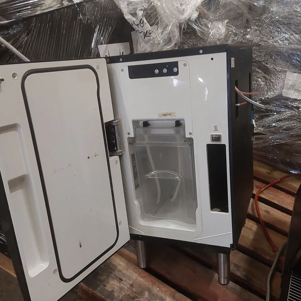 FRANKE A600 COMMERCIAL COFFEE MACHINE WITH MILK CHILLER (2 ITEMS)