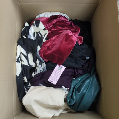 A BOX OF APPROXIMATELY 25 MIX WOMEN CLOTHING