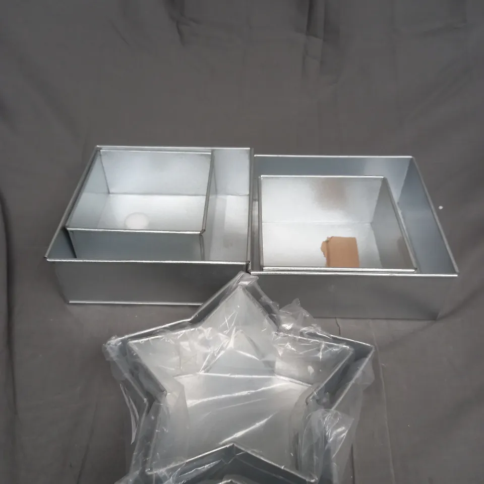 SET OF 3 ASSORTED SHAPED CAKE TINS